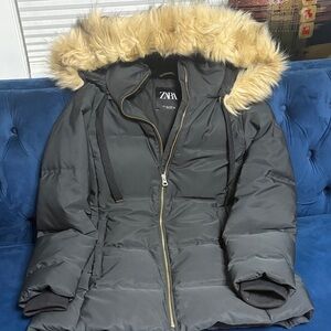 Zara Women's Black Puffer Jacket with Tan Faux Fur